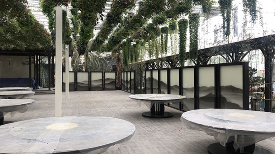 成都不锈钢加工案例—餐厅不锈钢山水装饰